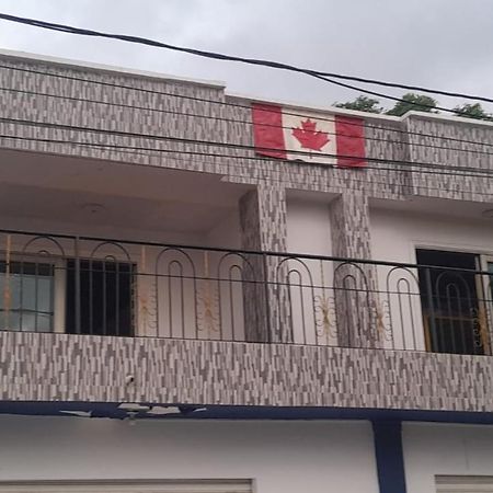 Canadian House Tolú 外观 照片